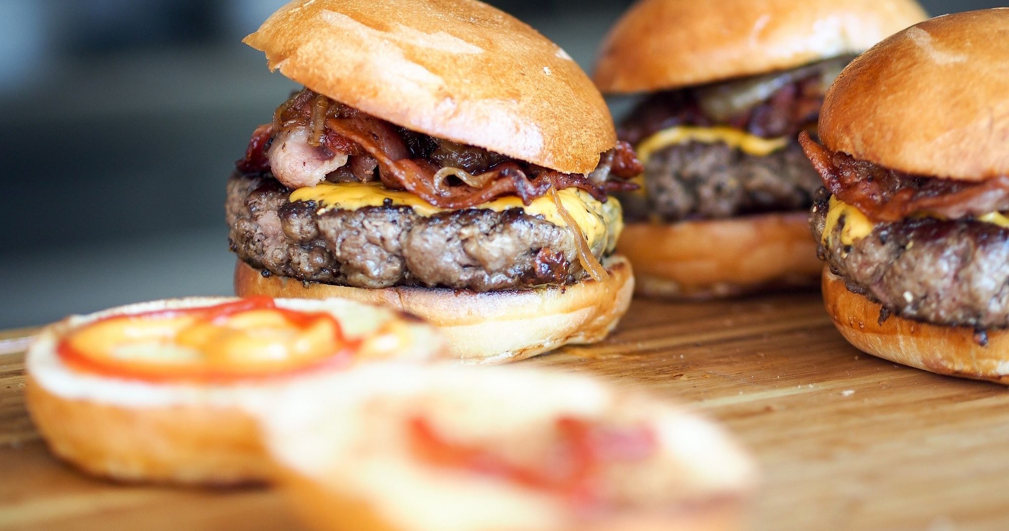 Sündhaft leckere Burgerlokale in Graz: Reinbeißen und genießen!