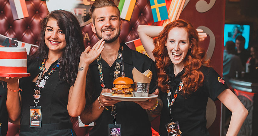 Hard Rock Cafe feiert 45. Geburtstag und spendiert Burger um nur 71 Cent!