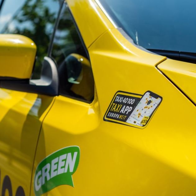 Fahren mit Taxi 40100